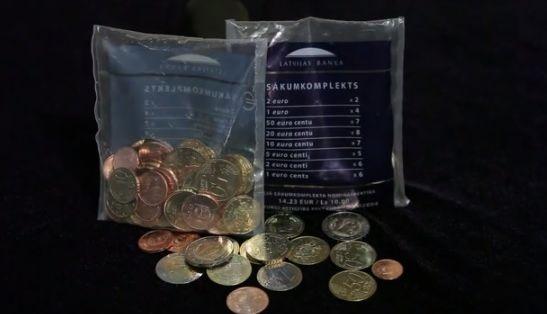 Video: Otrdien Latvijā sākas eiro monētu sākumkomplektu tirdzniecība