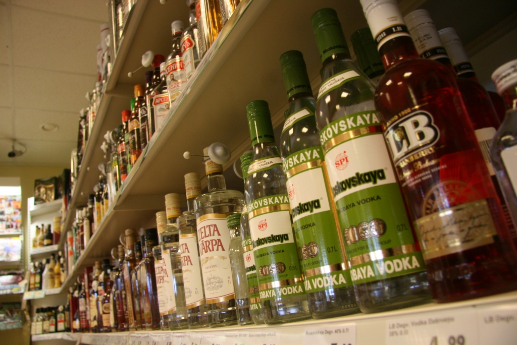 Ozolnieku novada dome vaino VID bezdarbībā, nespējot apkarot alkohola tirdzniecību naktīs