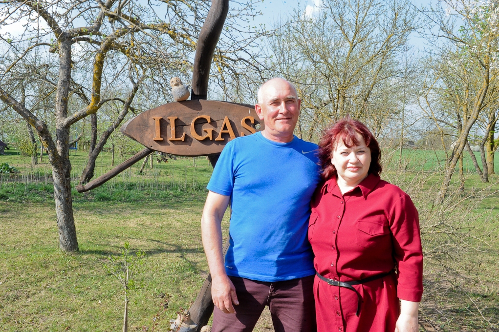Jau ceturto gadu uz Baltā galdauta svētkiem Vilces pagasta “Ilgās” aicina Vigita un Andrejs Pumpuri (FOTO)